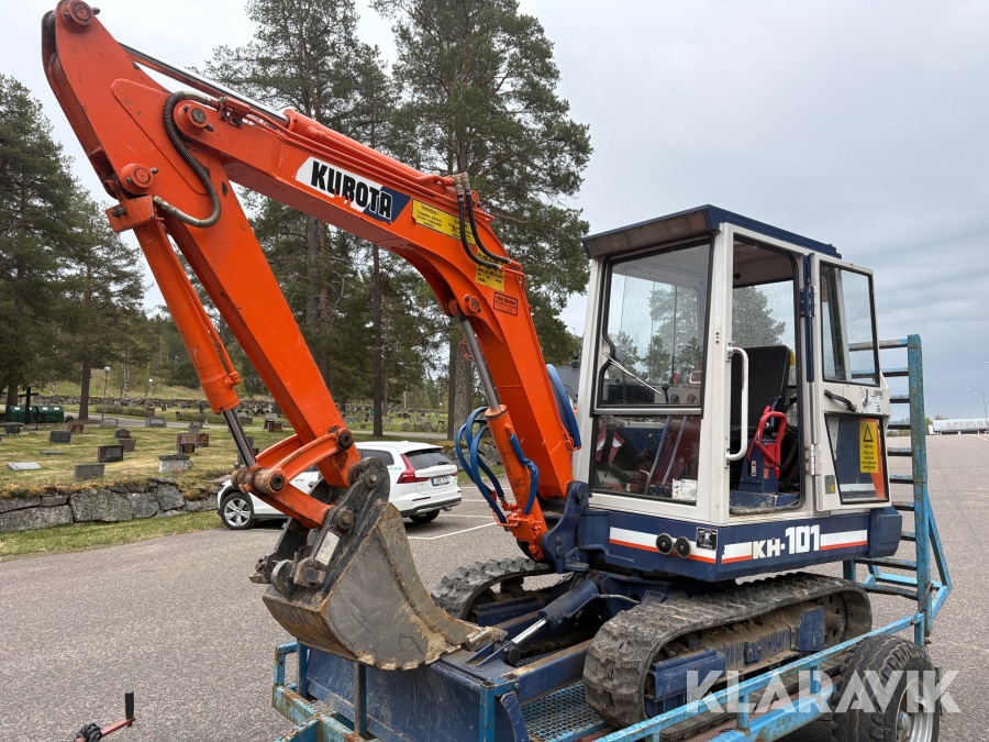 Grävmaskin med maskinsläp Kubota KH-101