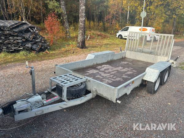 Personbilssläp Indespension PL35126L/R4 med ramp