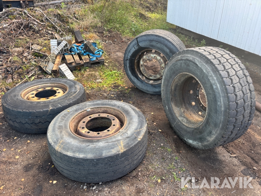 Lastbilsdäck med fälg 385/65R22.5