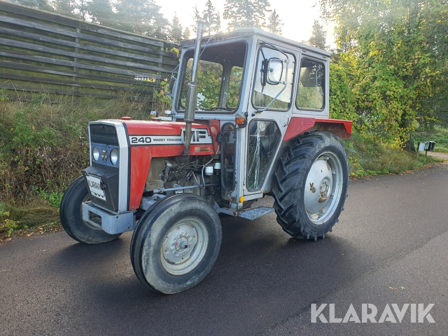 Traktor Massey Ferguson 240