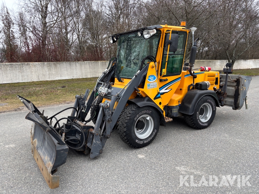 Redskapsbärare Wille 355B med vikblad och sandspridare