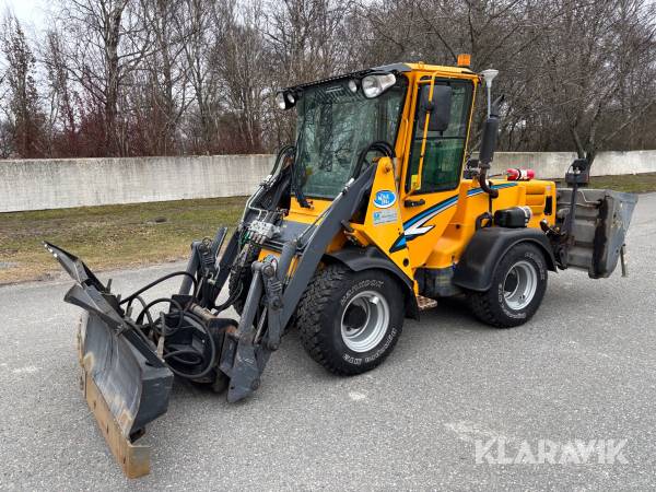 Redskapsbärare Wille 355B med vikblad och sandspridare