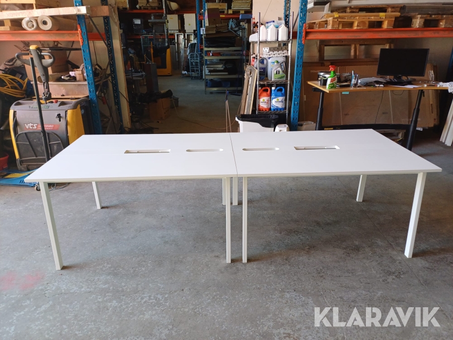 Konferensbord med kabelhål