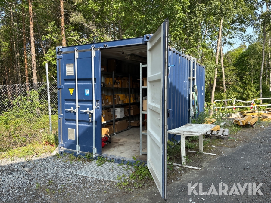 Container fylld med CAT tillbehör