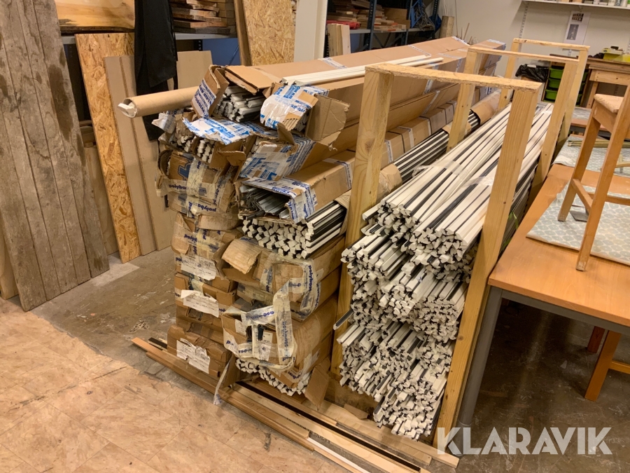 Fönsterlister, Persienner & Dammlister mm Polybase/LA mfl stort parti