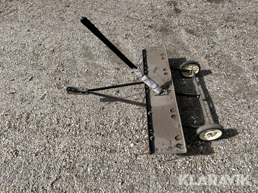 Mossharv Agri-Fab till gräsklippare