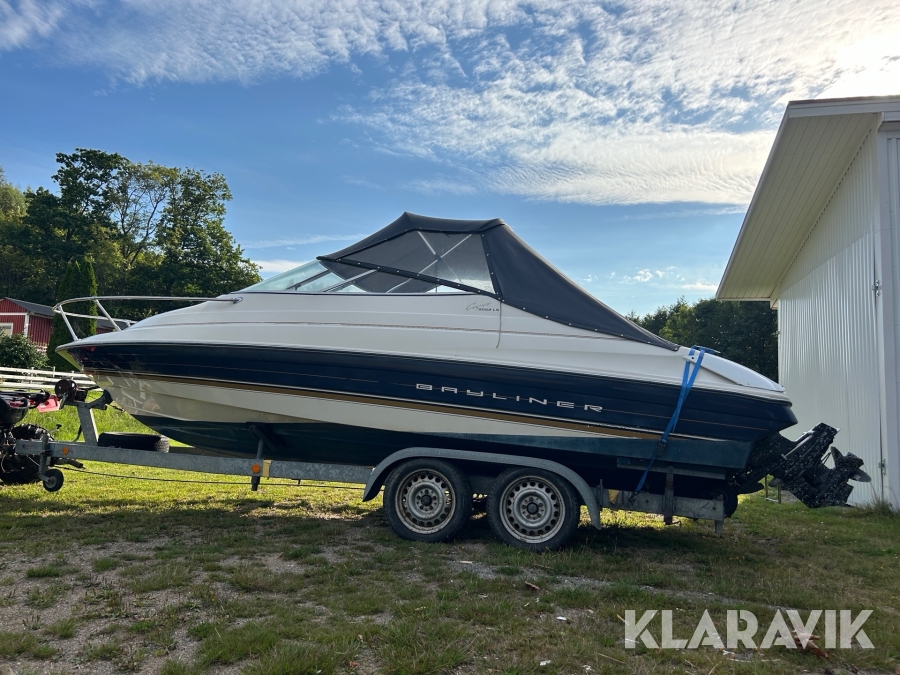 Motorbåt Bayliner Capri 2052 LS daycruiser med båtvagn