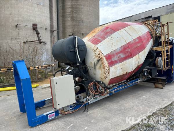 Betongroterare på lastväxlarram Stetter Hydrauldriven med vattentank