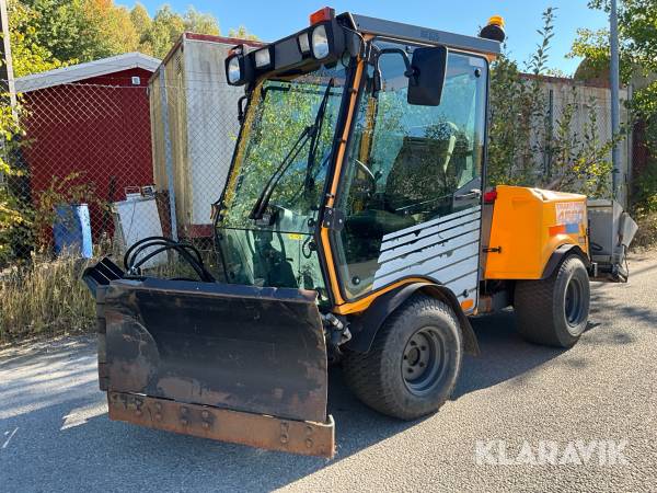 Redskapsbärare Belos Trans Pro 4560 med Sandspridare och Vikplog