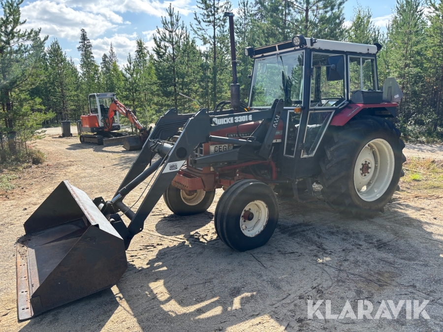 Traktor International 674