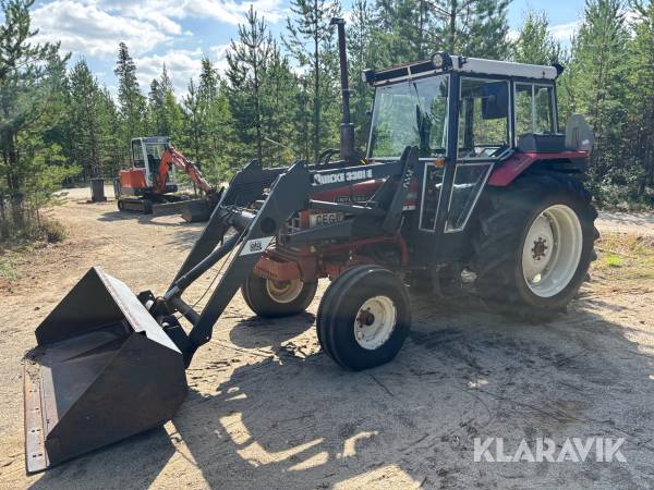 Traktor International 674