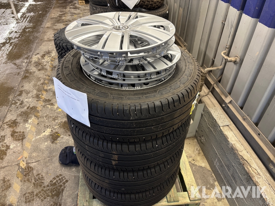 Däck med fälg Michelin Agilis 215/65R16C 4st