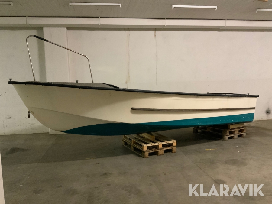 Båt med dieselmotor