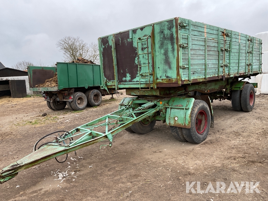 2-axlad vagn med med 3-vägstipp