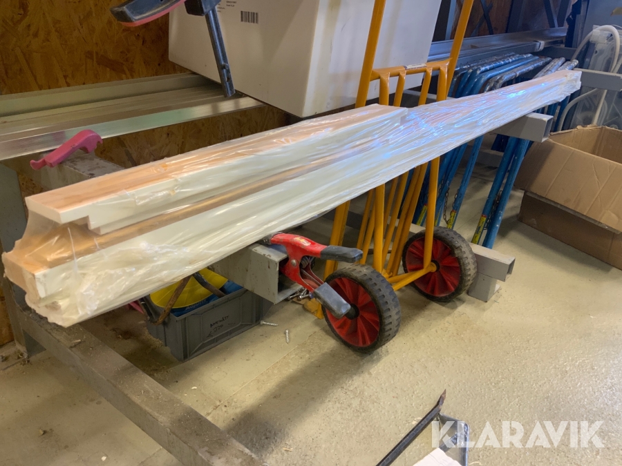 Karm till innerdörr   vitmålad