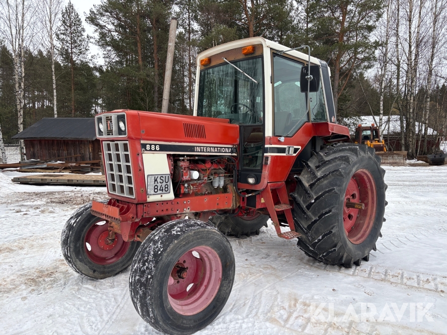 Traktor International 886