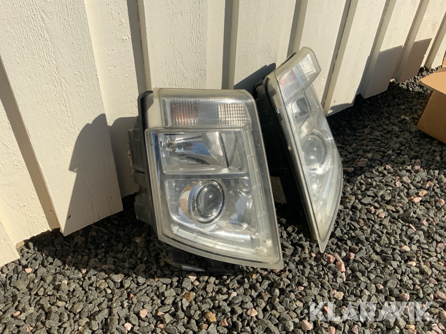Xenonlampor Volvo FH3 vänster och höger