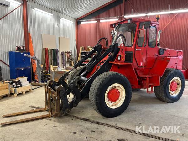 Hjullastare Volvo BM 4300 - Med tillhörande gafflar