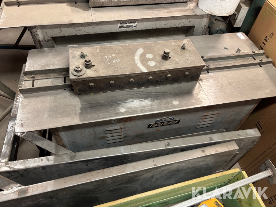 Falsmaskin Luna Lockformer med bord.