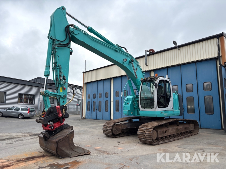 Bandgrävmaskin Kobelco 235SRNLC med skopor och tiltrotator
