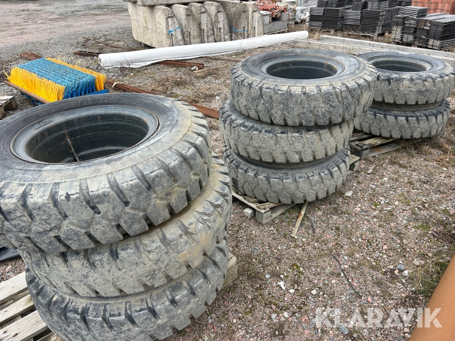 Entreprenaddäck 10.00-20 8st