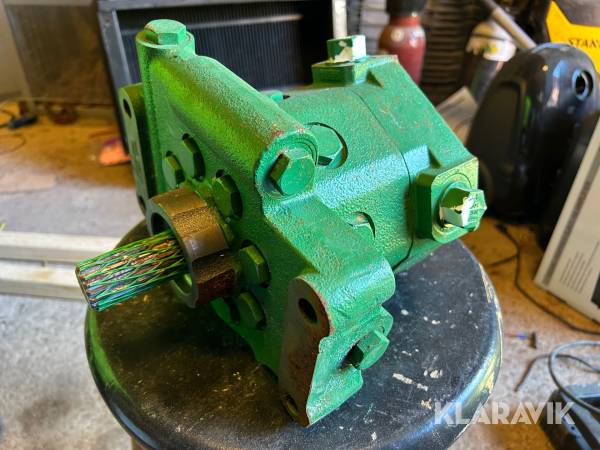 Hydraulpump John Deere med uttag för front PTO