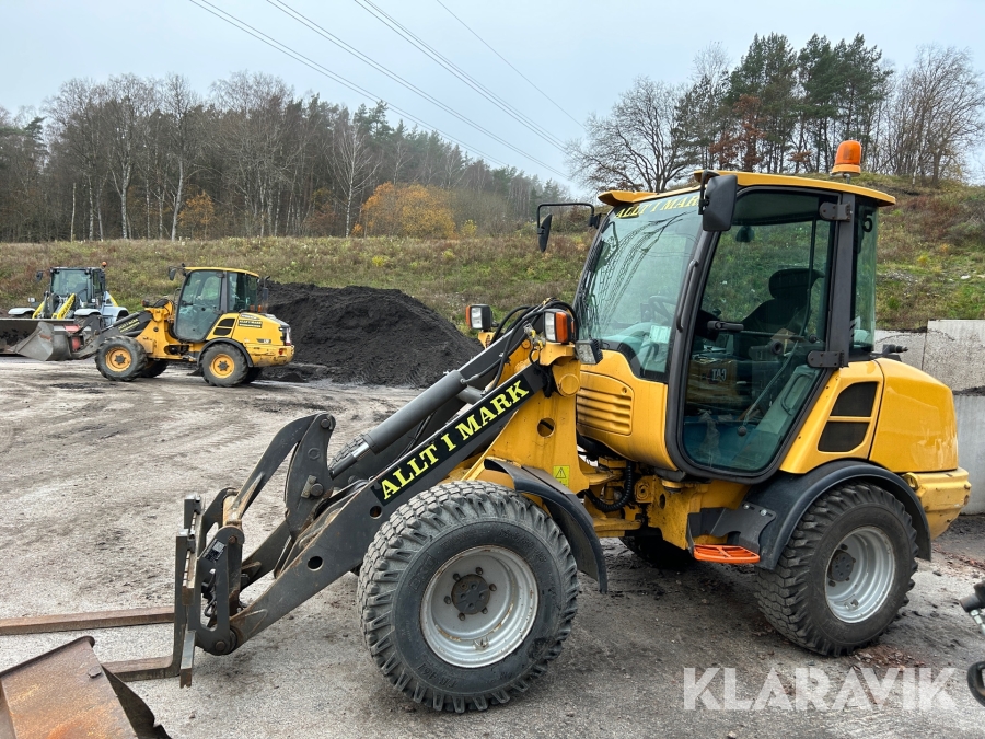 Hjullastare Volvo L25F med skopa och gafflar