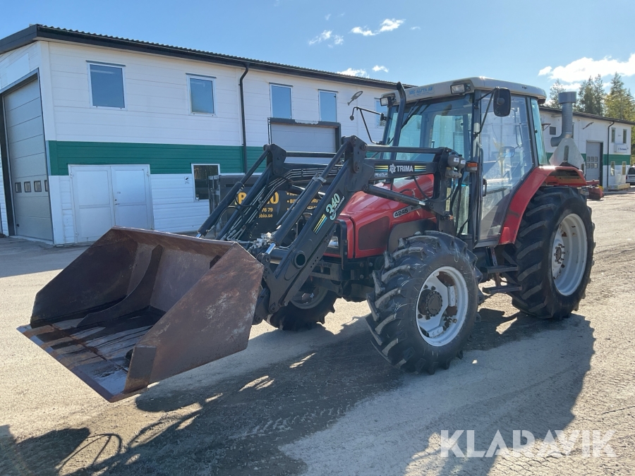 Traktor Massey Ferguson 4245-4 med lastare och redskap