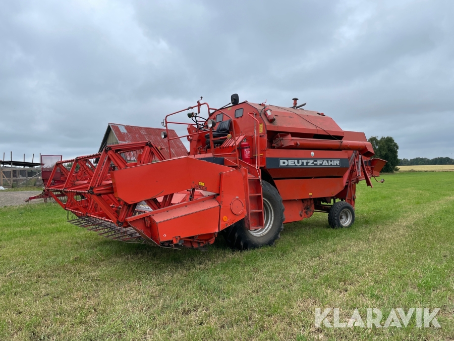 Skördetröska Deutz-Fahr M 980 med halmhack