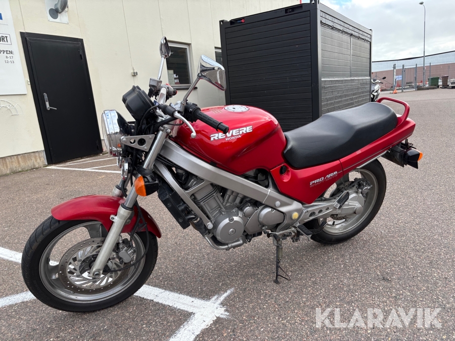 Motorcykel Honda NTV 650 REVERE