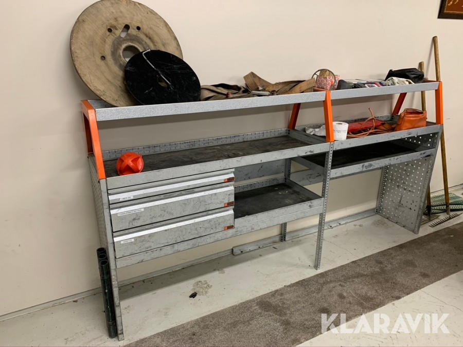 Stor verktygshylla till skåpbil