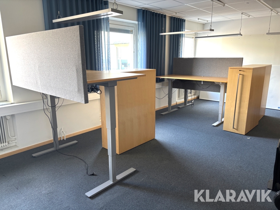 Kontorsdel med towerskåp Martela och hyllor