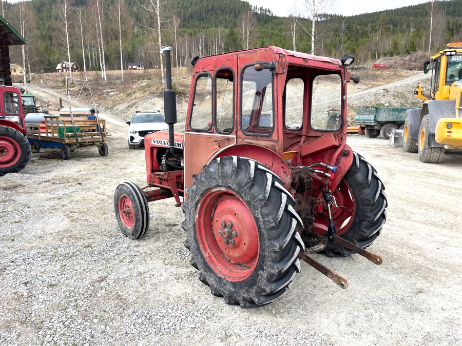 Traktor Volvo BM Buster 320