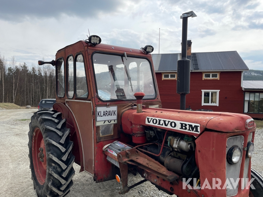 Traktor Volvo BM Buster 320