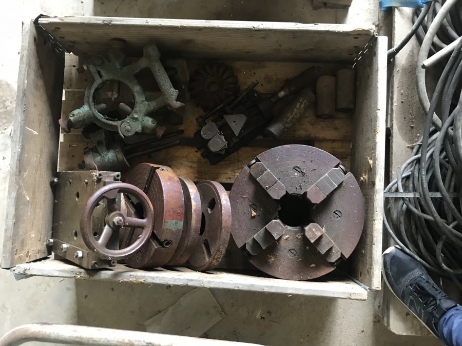 Svarvchuckar med tillbehör 