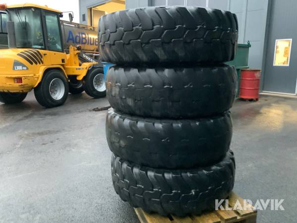 Entreprenaddäck till Volvo L30 Dunlop SP T9 4st