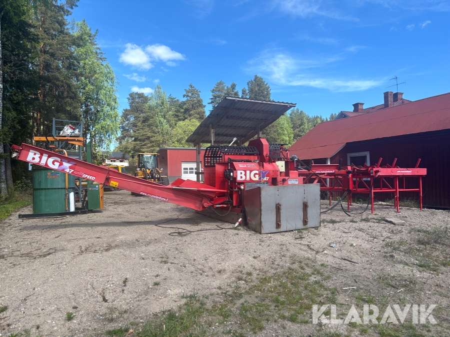Vedmaskin Hakki Pilke Modell Big X 47 med Vedbord