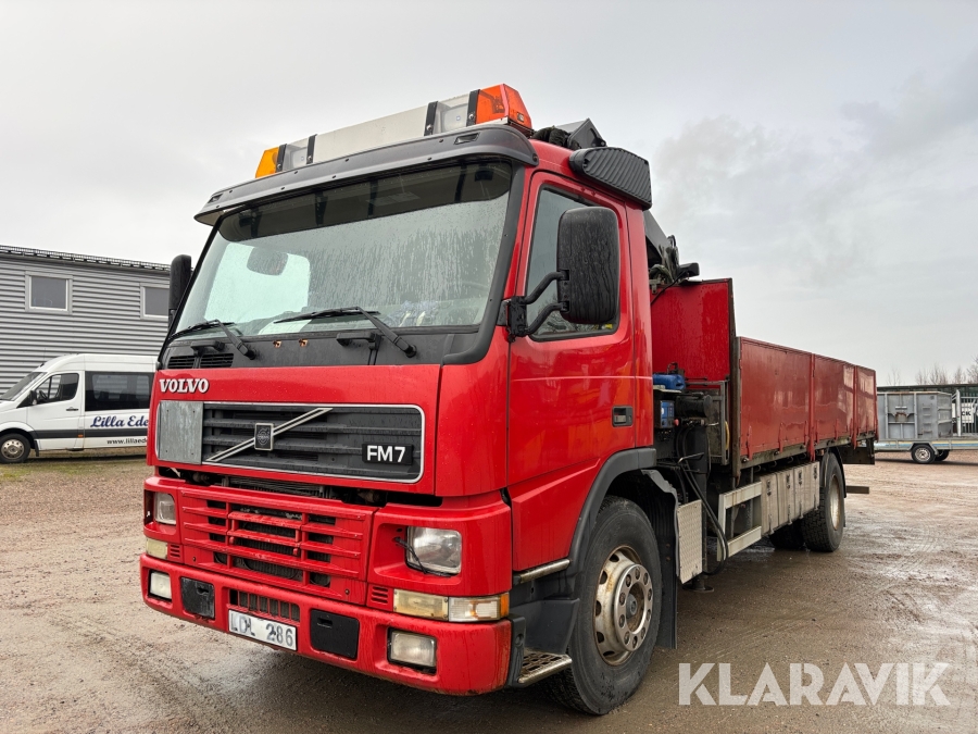 Kranbil Volvo FM 7 4x2 radiostyrd kran HMF