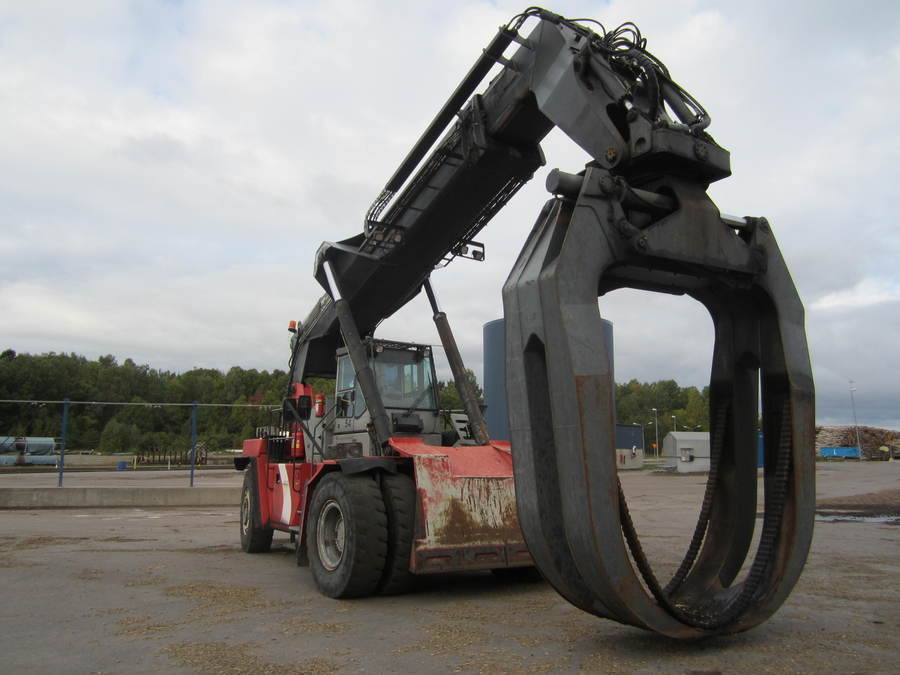 Timmertruck / Vedtruck med timmergrip (besiktigad)