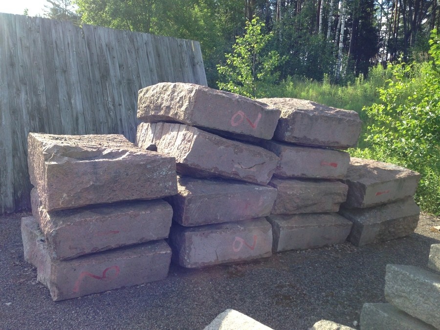 Stora granitblock säljes i parti