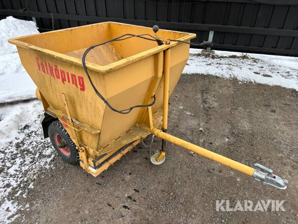 Sandspridare bogserande Falköping T-6 E