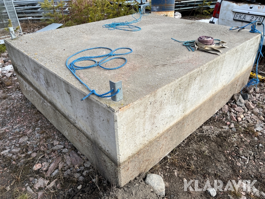 Betongfundament för bryggbygge