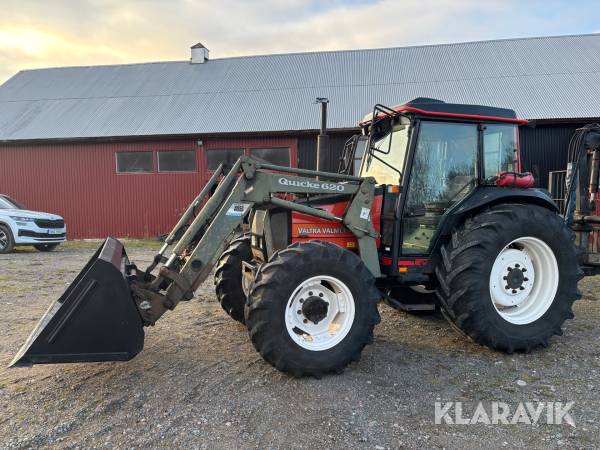 Traktor Valtra Valmet 700 med lastare