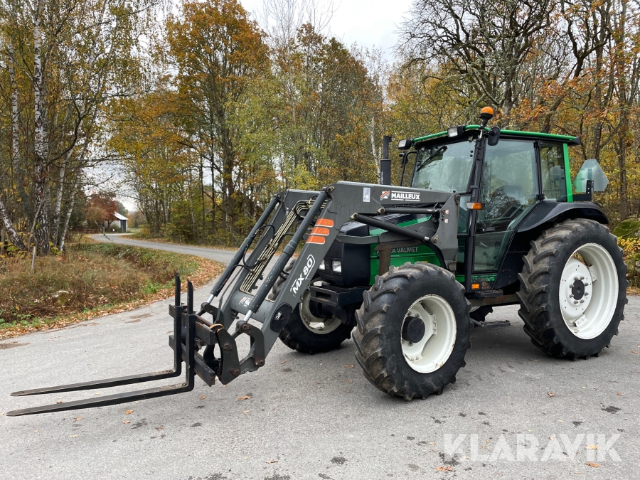 Traktor Valtra Valmet 700 med lastare