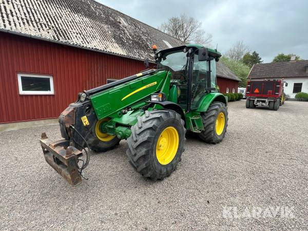 Midjestyrd Teleskoplastare John Deere 3800 med redskap