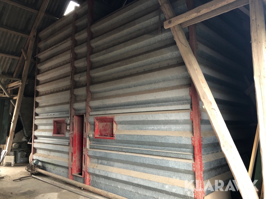 Plåtsilo Akron med sveperplåt och luftning