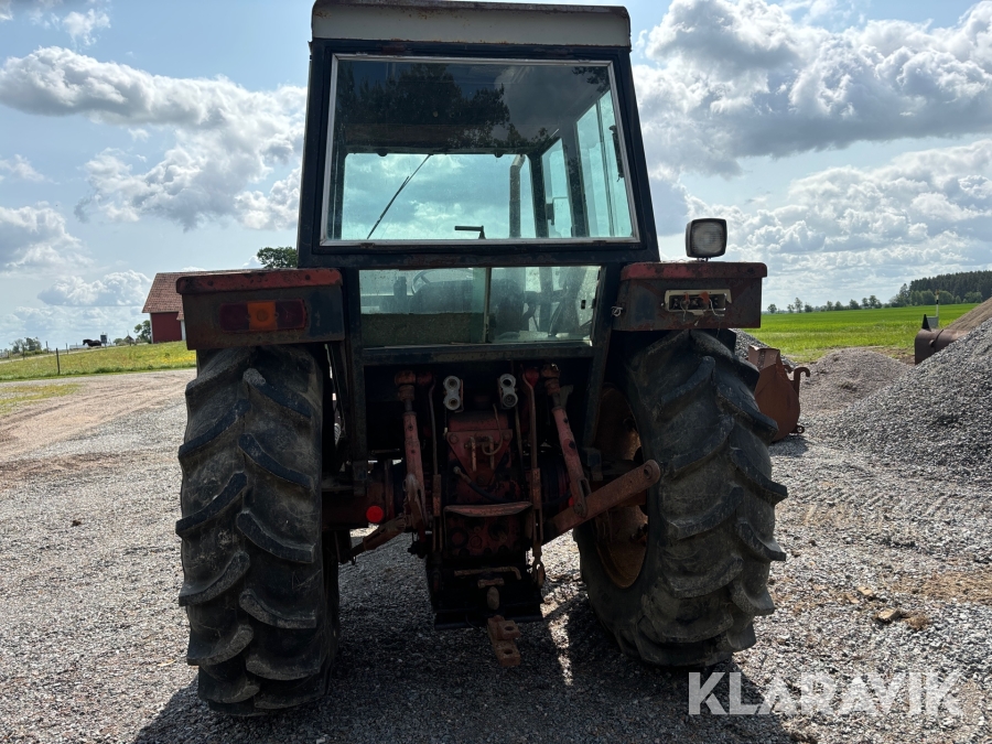 Traktor International 844