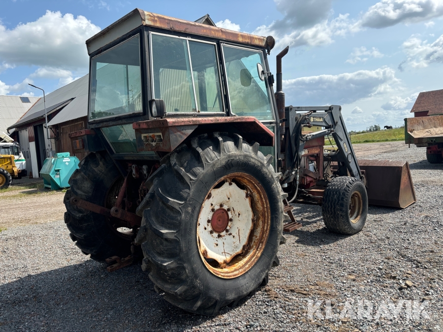 Traktor International 844