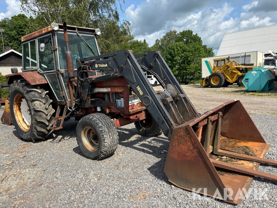 Traktor International 844