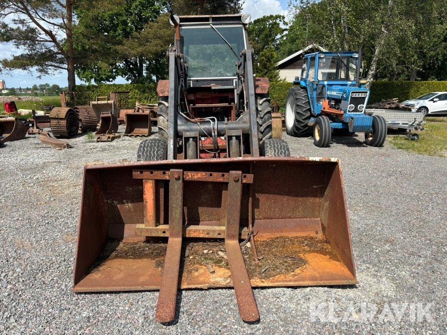 Traktor International 844